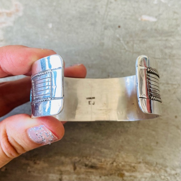 SOLD ♥️ Navajo ♥️ Eddie Johnson Sterling Silver & Kingman Turquoise Cuff - Picture 7 of 15